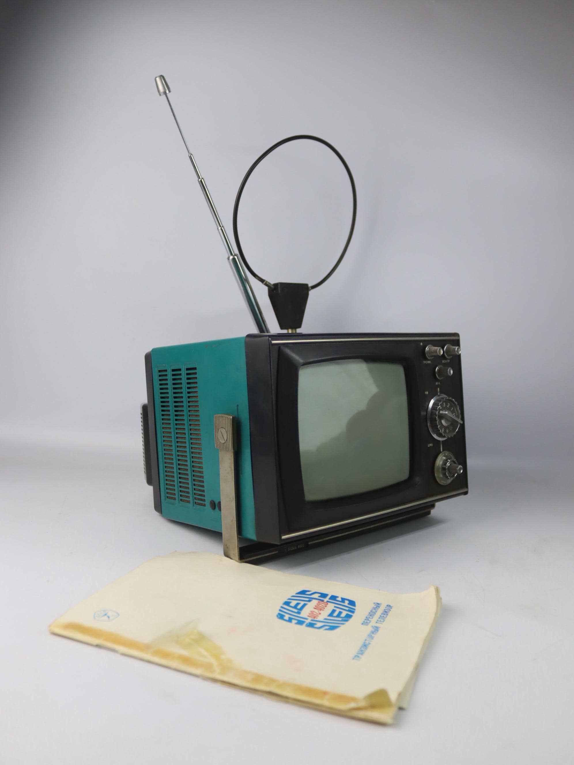 1960s vintage portable television - Etsy 日本 1960s vintage portable television - Etsy 日本
