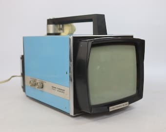 1969 Nicht Funktionierend Vintage UdSSR Nikolaus Jubiläum Mini TV Elektronika GL-100, Retro Tech Decor aus dem Retro Space Age der Sowjetunion, tragbare TV-Elektronik