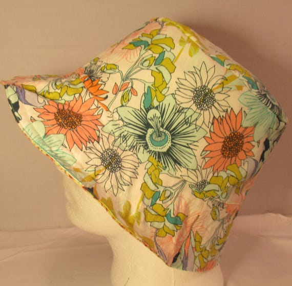 Reversible Floral Cotton Bucket Hat: Orange Checkered Print  display picture 3