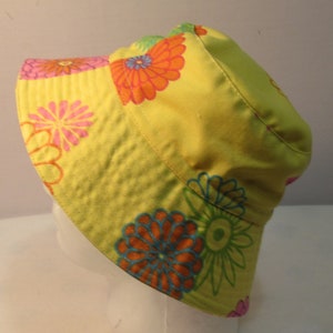 Children yellow bucket hat, cotton with printed red green pink flowers, linned with white cotton, size 3Year, ready to ship