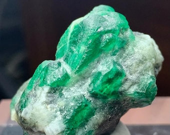 パキスタン産天然グリーンエメラルド水晶（クォーツ入り） - 56グラム
