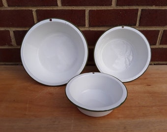 Vintage trio enamelware bowls - graniteware - set of 3  - nesting bowls - mixing bowls - outdoor cooking - serving - stacking - olive green