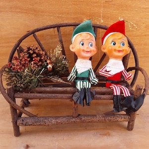 Duendes antiguos - PRECIO POR UNO - Duendes navideños - elfos - adornos para las rodillas - elfo - mediados de siglo - adornos a rayas - decoración navideña