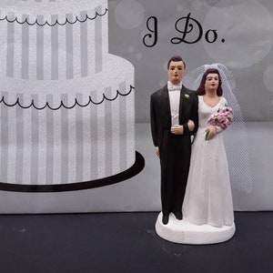 Vintage wedding cake topper - bride and groom - bridal shower - wedding decor - chalk ware - tux with tails - Pheil & Holing  - 50&#39;s wedding