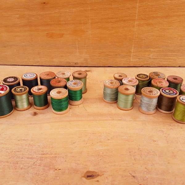 Vintage spools of thread - primitive decor - wood spools - sewing notions - green collections - lot - thread spools - 12 per set