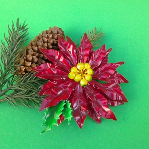 Vintage  red poinsettia brooch - poinsettia pin - Christmas jewelry - Christmas pin - red Christmas brooch - enamel brooch - enamel pin