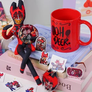 Set de regalo de Alastor de Hazbin Hotel: taza de café, llavero agitador, insignia y figura articulada de alambre - Mercancía de Radio Demon