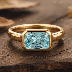 Anello East West con acquamarina taglio radiante incastonata a castone, anello di fidanzamento, anello solitario in oro spesso, anello di promessa minimalista, regalo di anniversario per amore