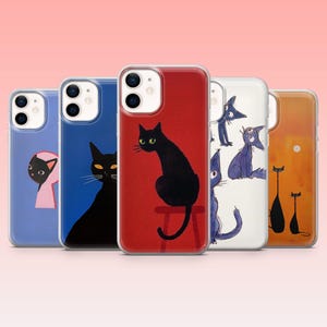 Può includere: Una collezione di custodie per telefoni con illustrazioni di gatti. Le custodie presentano vari disegni di gatti in diversi colori, tra cui nero, blu e rosso. L'opera d'arte include un gatto con una felpa con cappuccio rosa, un gatto nero seduto su uno sgabello e altri disegni di gatti stravaganti.