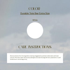 Może przedstawiać: Grafika informacyjna dla Durable Tote Bag Extra Size. Tekst zawiera napisy COLOR, Durable Tote Bag Extra Size, White oraz CARE INSTRUCTIONS. Instrukcje zalecają usunięcie zawartości, wstępne usuwanie plam, pranie i suszenie na powietrzu.