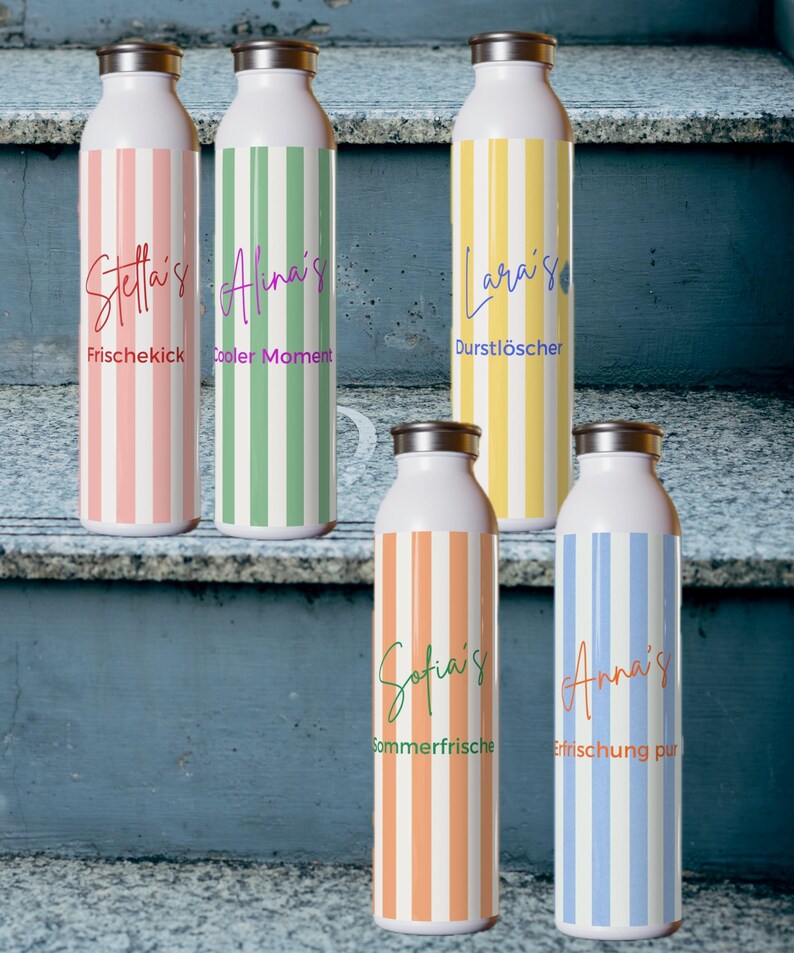 May include: Five cylindrical metal water bottles with silver caps, each featuring vertical stripes in pastel colors. The bottles are personalized with names and phrases including Stella's Frischekick, Alina's Cooler Moment, Lara's Durstl&ouml;scher, Sofia's Sommerfrische, and Anna's Erfrischung pur.
