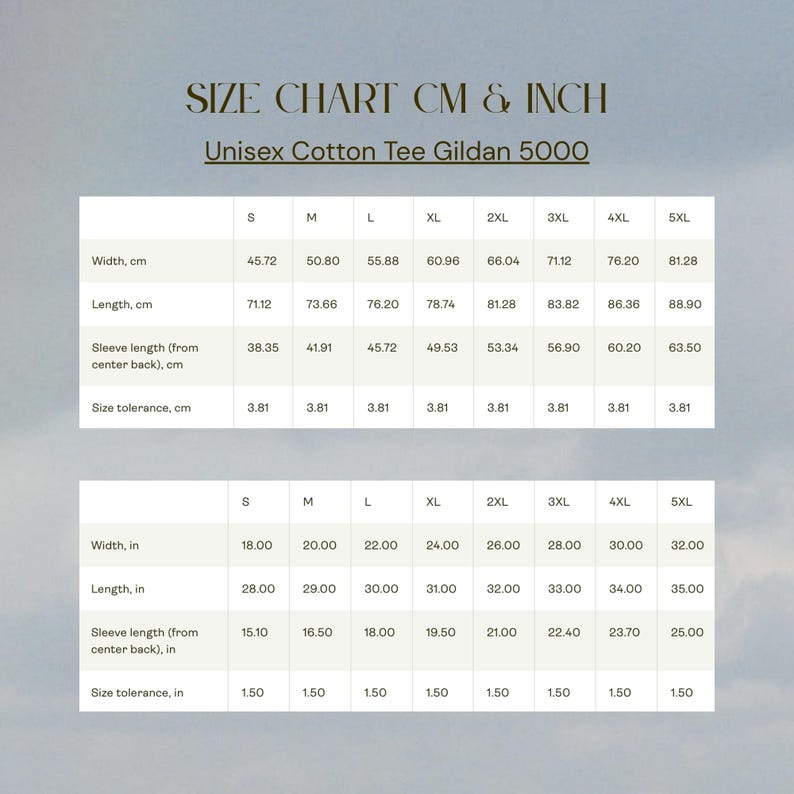 Puede incluir: Tabla de tallas para una camiseta unisex de algod&oacute;n Gildan 5000, que muestra medidas en cent&iacute;metros y pulgadas. La tabla incluye ancho, largo y largo de manga para tallas S a 5XL, con informaci&oacute;n de tolerancia.
