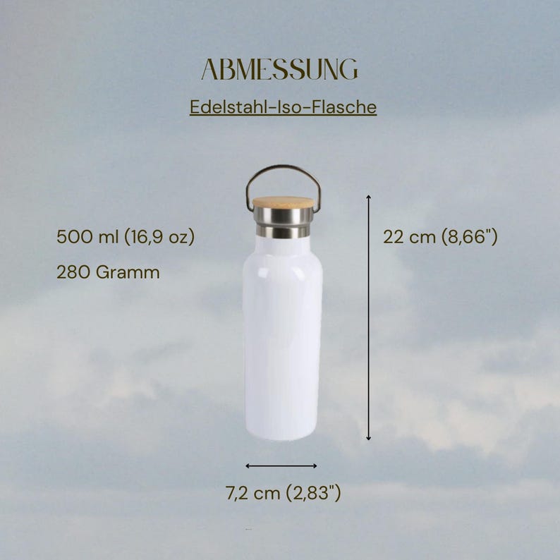 May include: A white stainless steel insulated water bottle with a wooden lid and a metal handle. Text includes ABMESSUNG, Edelstahl-Iso-Flasche, 500 ml (16.9 oz), 280 Gramm, 22 cm (8.66"), and 7.2 cm (2.83"). The bottle has a cylindrical body.