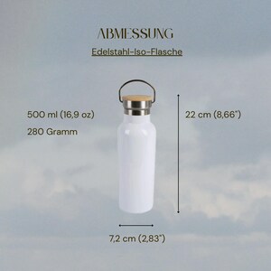 May include: A white stainless steel insulated bottle with a wooden lid and a metal handle. Text includes ABMESSUNG, Edelstahl-Iso-Flasche, 500 ml (16.9 oz), 280 Gramm, 22 cm (8.66 inches) height, and 7.2 cm (2.83 inches) diameter measurements.