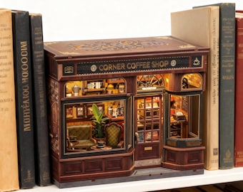 Bokvrå till hörnkafé – DIY – 3D-träpussel till kafé, diorama, bokstödskit för bokhylledekor med LED-lampor och mysig atmosfär