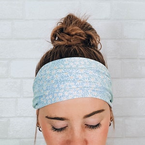 Soft No Slip Wide Comfort Headband Hairband Pale Blue Daisy Print