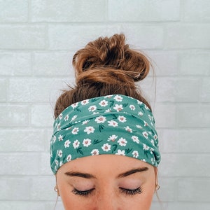 Soft No Slip Wide Comfort Headband Hairband in Teal Daisy Print