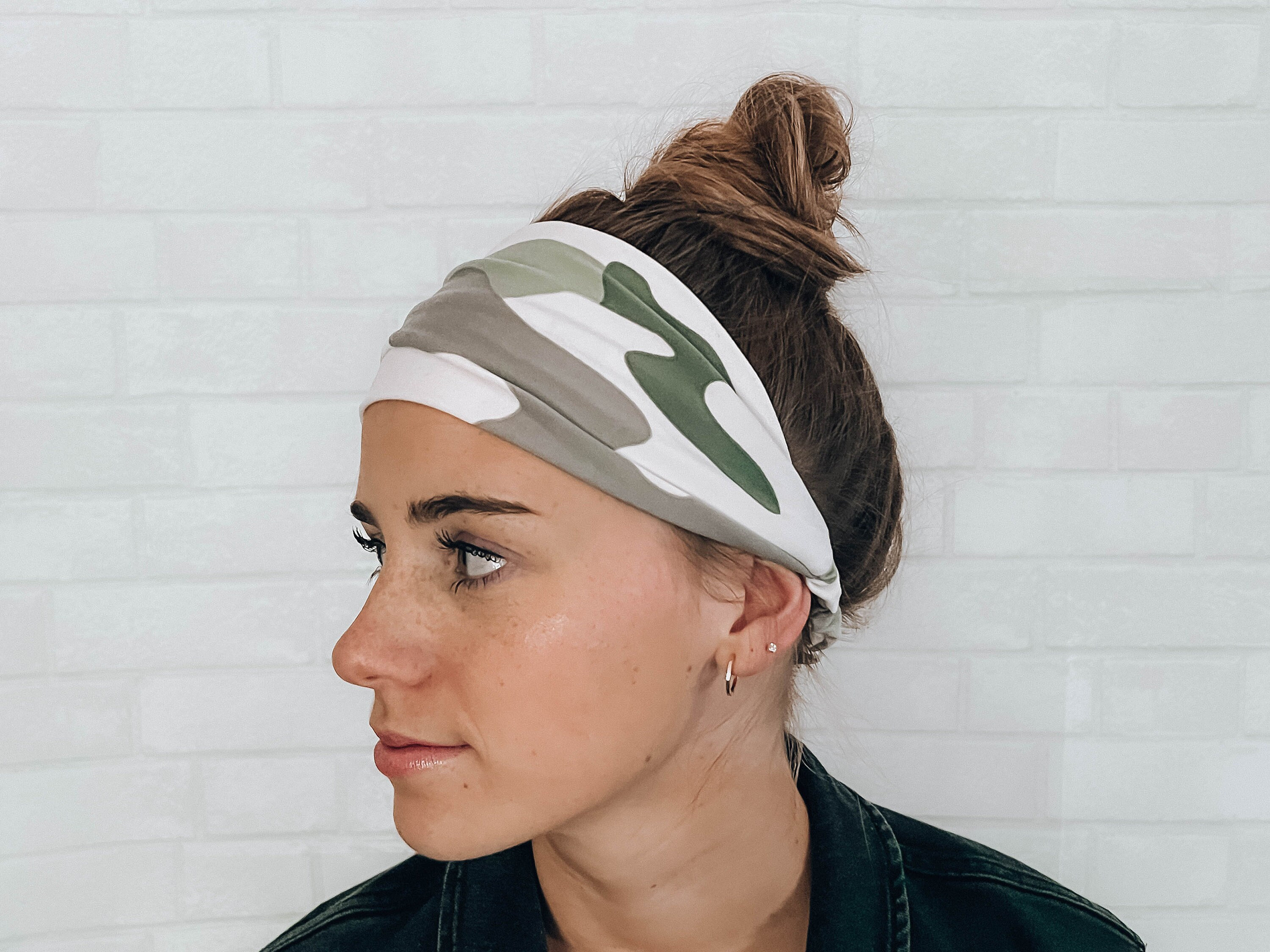 Soft Comfort Headband Wear Multiple Ways No Slip Green Camo  display picture 2