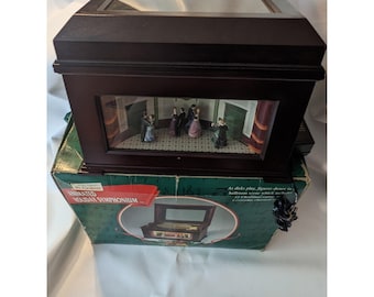 Mr Christmas Animated Holiday Symphonium Turning Ballroom Music in Box WORKING