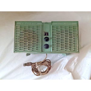 Emerson AM Table Radio Green Plastic Model 31T10 Sold State Transistor Working