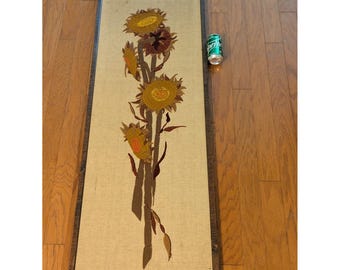 1970年代 クルーエル刺繍 ひまわり ウォールアート 額装 ミッドセンチュリー ボヘミアン フローラル 53x19