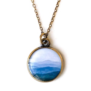 COLLIER MONTAGNE BLEU | Pendentif montagne | Cadeau pour randonneur | Collier Montagnes | Bijoux d&#39;extérieur | Bijoux de randonnée