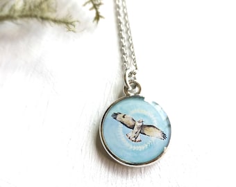 Falke Schmuck, Falke Halskette, Rot angebundener Falke, Raubvogel, Krafttier, silberne Falkenhalskette