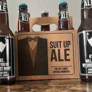 Proposition unique de garçon d'honneur, bière amusante, étiquettes personnalisées / boîte, bière artisanale, proposition de meilleur homme, boîte à bière amusante, costume, étiquettes personnalisées