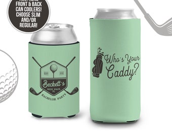 Puede incluir: Dos enfriadores de latas de neopreno verdes. Un enfriador presenta una bolsa de golf con palos y el texto "Who's Your Caddy?" El otro enfriador presenta un logotipo de golf con el texto "Beckett's West Palm, FL Bachelor Party".