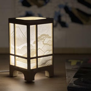 ミニ組子ランプ - リトグラフパネルと LED ライト USB-A を備えた日本のランプスタイル