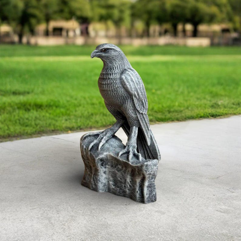 Stone Hawk Garden Statue Bird of Prey Sculpture Outdoor Lawn Decor ...