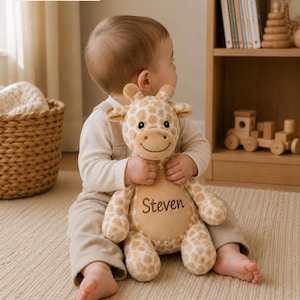 Personalisierte Giraffe mit Namen – Kuscheltier Steven 42 cm – besticktes Babygeschenk
