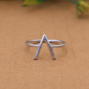 Anello a chevron in argento sterling, anello midi impilabile boho fatto a mano