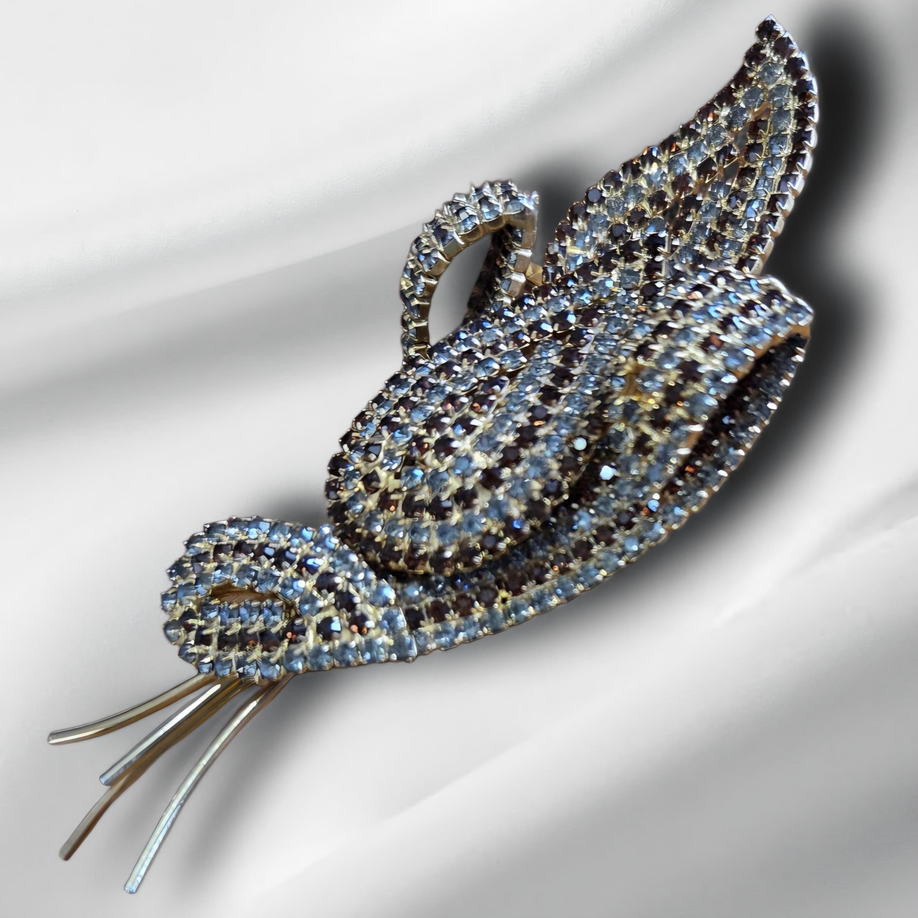 ③VENDOME ブローチ Vendome Topaz Rhinestone Flower Brooch. Signed Designer Jewelry
