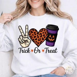 Halloween PNG, Luipaard Hart Skelet Hand, Spooky Koffiebeker, Trick or Treat Shirt Ontwerp, Halloween Sublimatie PNG