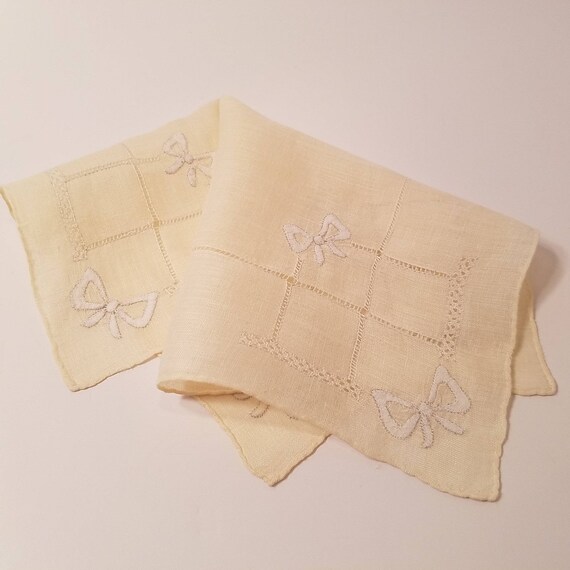 Pale Yellow Hankie, Ecru Handkerchief, White Trap… - image 9