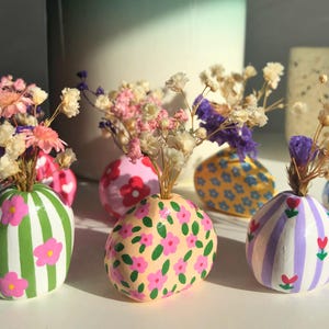 Mini vases soliflore motif fleuris & fruits — déco colorée fait main | petits vases artisanaux avec fleurs séchées | cadeau maison