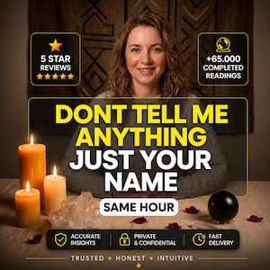 Könnte beinhalten: Eine Werbegrafik mit dem Text DONT TELL ME ANYTHING JUST YOUR NAME und SAME HOUR. Das Bild zeigt zwei brennende orangefarbene Kerzen, eine klare Kristallgruppe, eine schwarze Kugel und verstreute rote Rosenblätter auf einem Tisch.