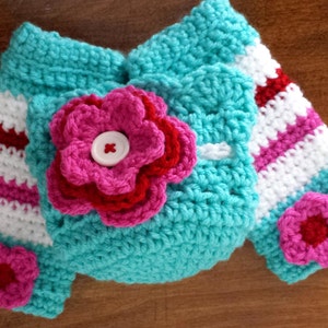 Beinstulpen und Mütze mit Blumen Muster, Neugeborenes bis 12 Monate gehäkelt