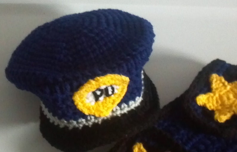 Policeman hat and diaper cover crochet Pattern, Bonus Handcuffs, Newborn only image 2