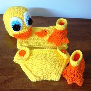 Little Ducky Hat, diaper cover, top and booties crochet Pattern, Newborn to 1 month.