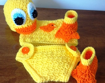 Little Ducky Hat, diaper cover, top and booties crochet Pattern, Newborn to 1 month.