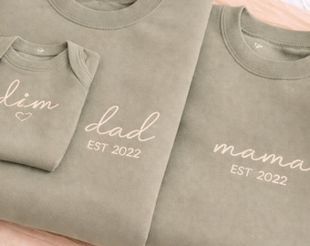 Felpa ricamata personalizzata, nome sulla manica con cuore, maglietta del nonno con data, maglietta dell'anno di nascita del papà, regalo per neopapà, regalo per la festa del papà