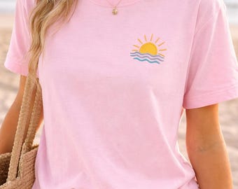 T-shirt personalizzata con ricamo del sole, colori comodi, maglietta con tramonto ricamato, maglietta con alba, maglietta con sole, t-shirt estiva per lei