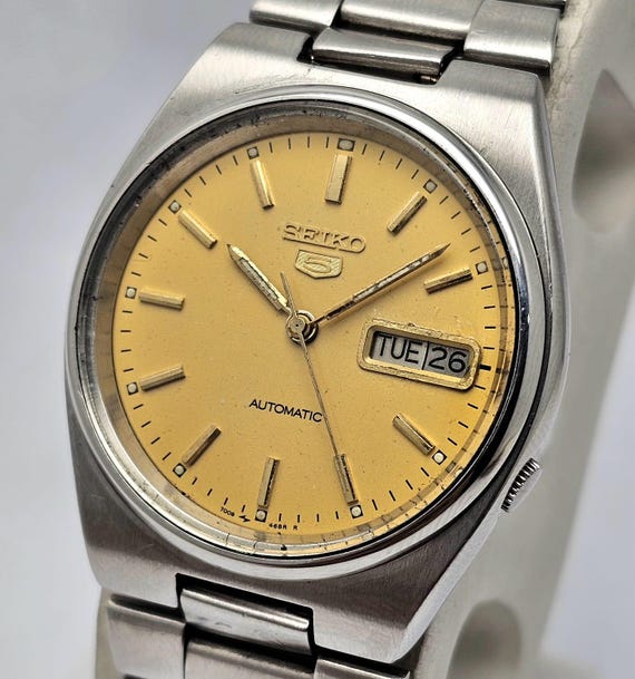 Seiko 5 Automatic 7009-3130 Day/date Vintage Men display picture 3