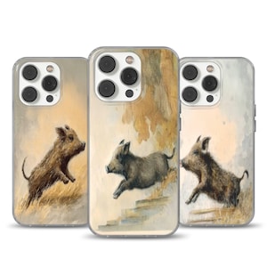 以下が含まれることがあります： イノシシが走っている水彩画が描かれた3つの携帯電話ケース。 イノシシは茶色と灰色で、ベージュと茶色のトーンの背景に設定されています。 ケースは透明で、保護バンパーが付いています。
