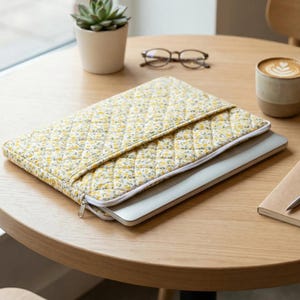 Quilted Laptop Sleeve Sewing Pattern - 3 sizes + Custom size - PDF