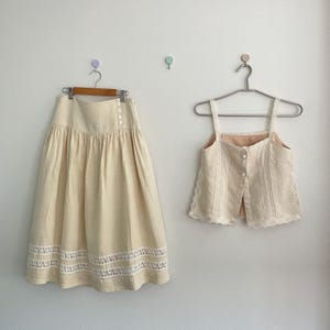 Topp med linneband för kvinnor i spets och mjuk sommaroutfit i vintagestil, bröllop, förlovning, naturliga fibrer, hållbara