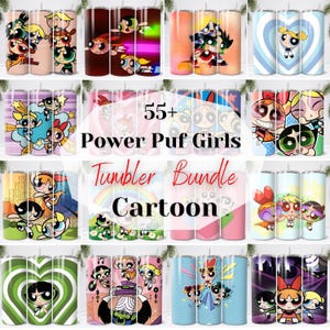 Może przedstawiać: Kolekcja kubków Powerpuff Girls z różnymi wzorami. Kubki przedstawiają wizerunki postaci z kreskówek, wraz z tekstem "55+ Power Puff Girls Tumbler Bundle Cartoon". Kubki są w różnych kolorach.