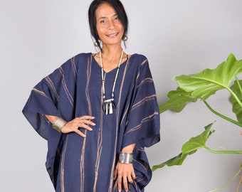 Sukienka kaftan tie-dye, damska sukienka kaftan w kolorze granatowym plus size, długa sukienka maxi, kaftan wypoczynkowy, letni kaftan, luźna sukienka, sukienka oversize